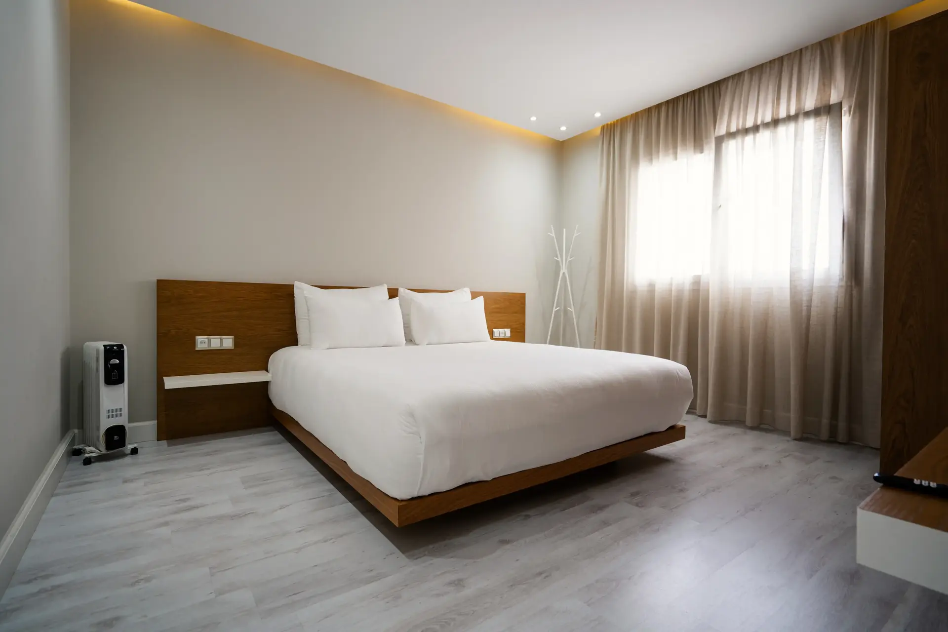 R&S Marina Bay - Image 1